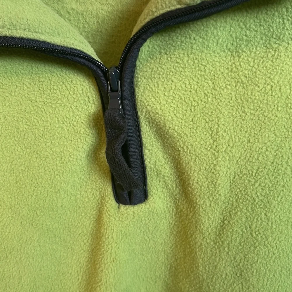 Green pullover. - Picture 4 of 5